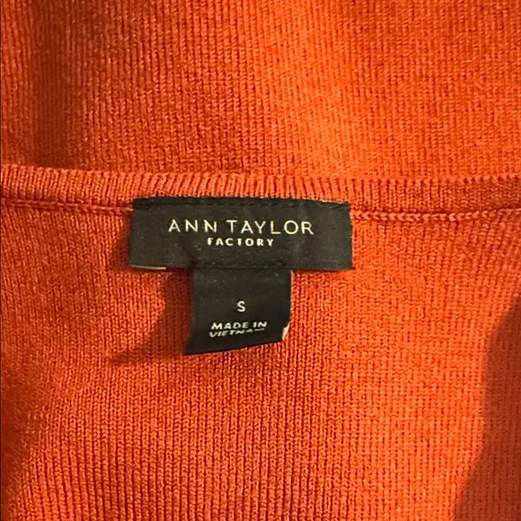 Ann Taylor Factory Rust Ruffle Sleeve Top EUC - Picture 3 of 3